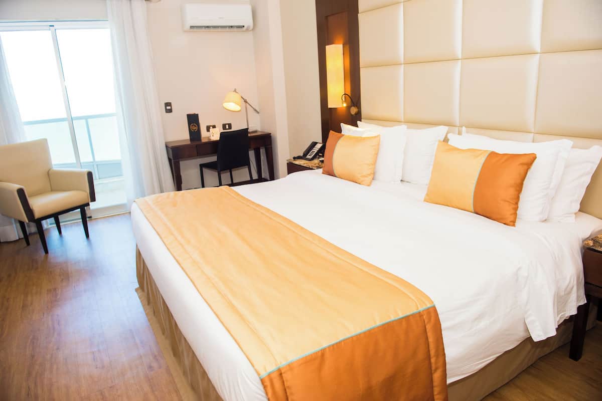 Premium Room, 1 King Bed, Balcony