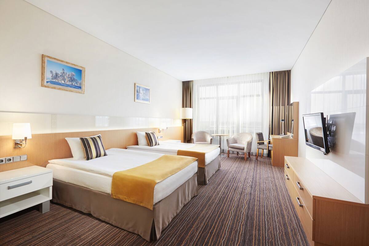 Standard Twin Room with Aquazone access | In-room safe, desk, soundproofing, iron/ironing board (on request)