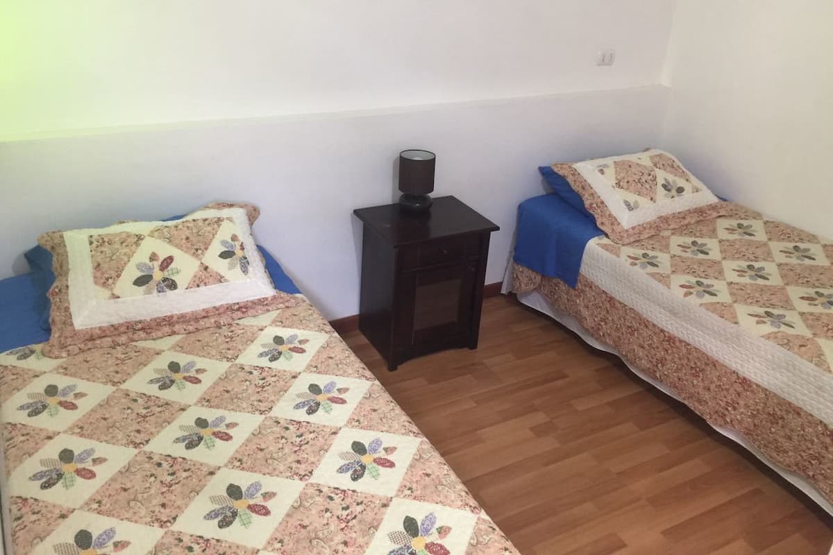 Standaard Twin kamer, privébadkamer | Een kluis op de kamer, gratis wifi