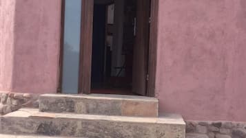 Pintu masuk properti