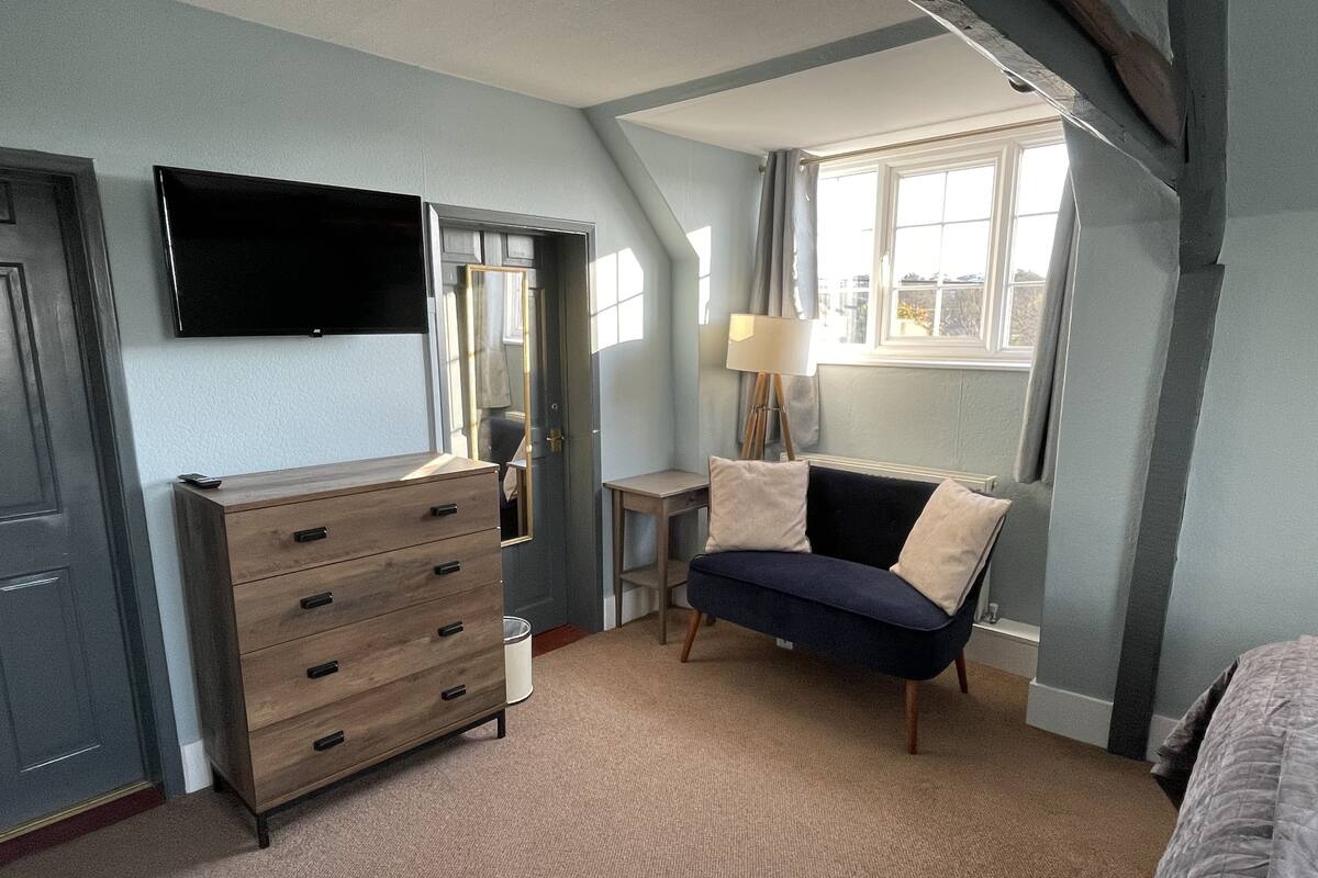 Desk, free WiFi, bed sheets
