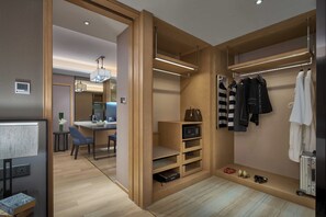 套房, 1 張特大雙人床 | 起居區 | 43-吋 LCD 液晶電視、衛星頻道、電視