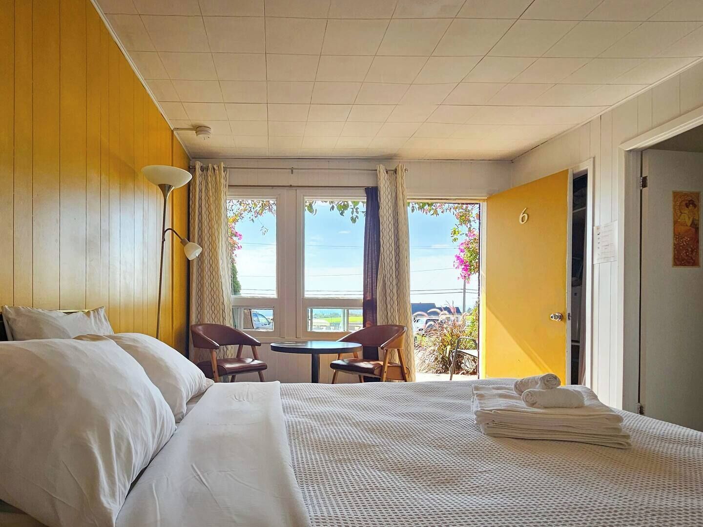 Chambre économique, 1 chambre | Décor unique, bureau, rideaux d’obscurcissement