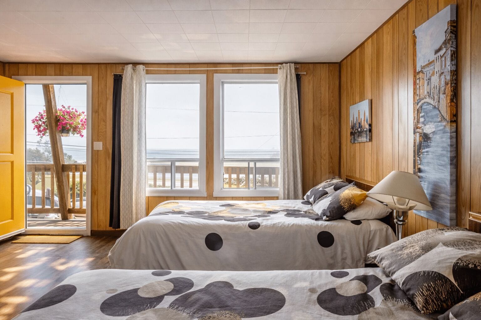 Familienzimmer, 2 Doppelbetten | Individuell dekoriert, Schreibtisch, Verdunkelungsvorhänge