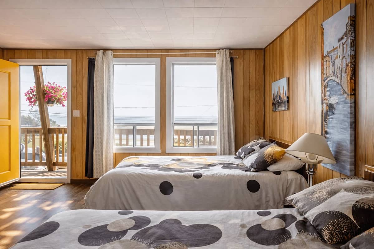 Familienzimmer, 2 Doppelbetten | Individuell dekoriert, Schreibtisch, Verdunkelungsvorhänge