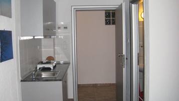 Neljän hengen huone, näköala uima-altaalle | Oleskelualue | Televisio