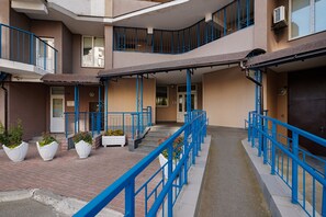 Front of property - CityApartments Kyiv Poznyaki (Kyiv)