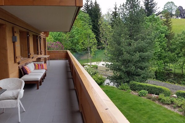 Leilighet, 2 soverom, balkong | Terrasse/patio