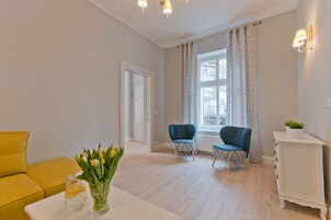 Apartment | Living room | Flat-screen TV