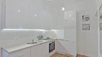 Kylskåp, mikrovågsugn, ugn och spishäll