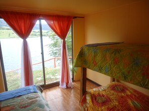 Bungalow Keluarga, 2 kamar tidur, pemandangan laguna | 2 kamar tidur dan seprai linen