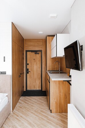 Basic Studio | 1 bedroom, in-room safe, individually decorated, individually furnished - CityApartments Akademmistechko (Kyiv)