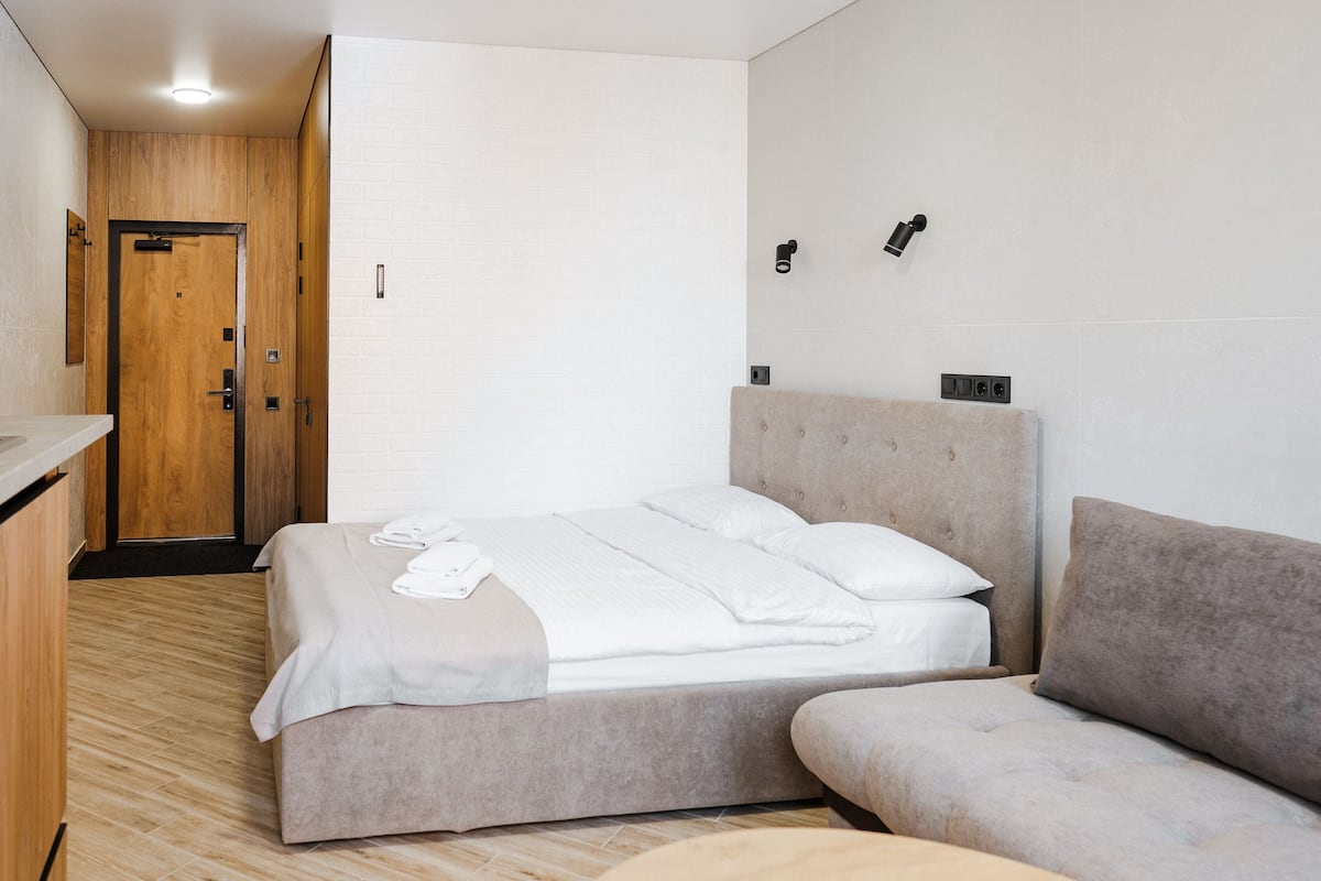 Eenvoudige studio | 1 slaapkamer, een kluis op de kamer, individueel gedecoreerd