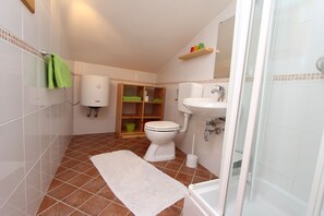 Studio | Badezimmer | Kostenlose Toilettenartikel