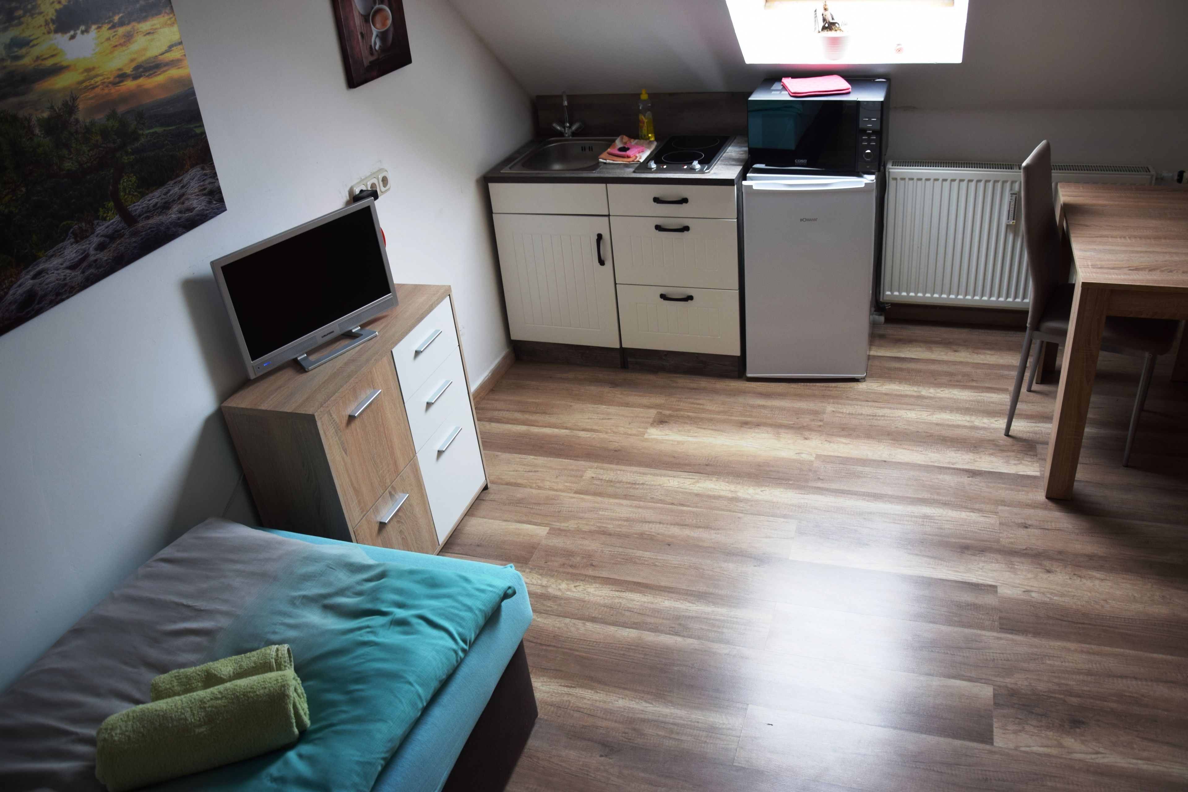 Basic Single Room, 1 Single Bed, Non Smoking, Kitchenette | Private kitchenette