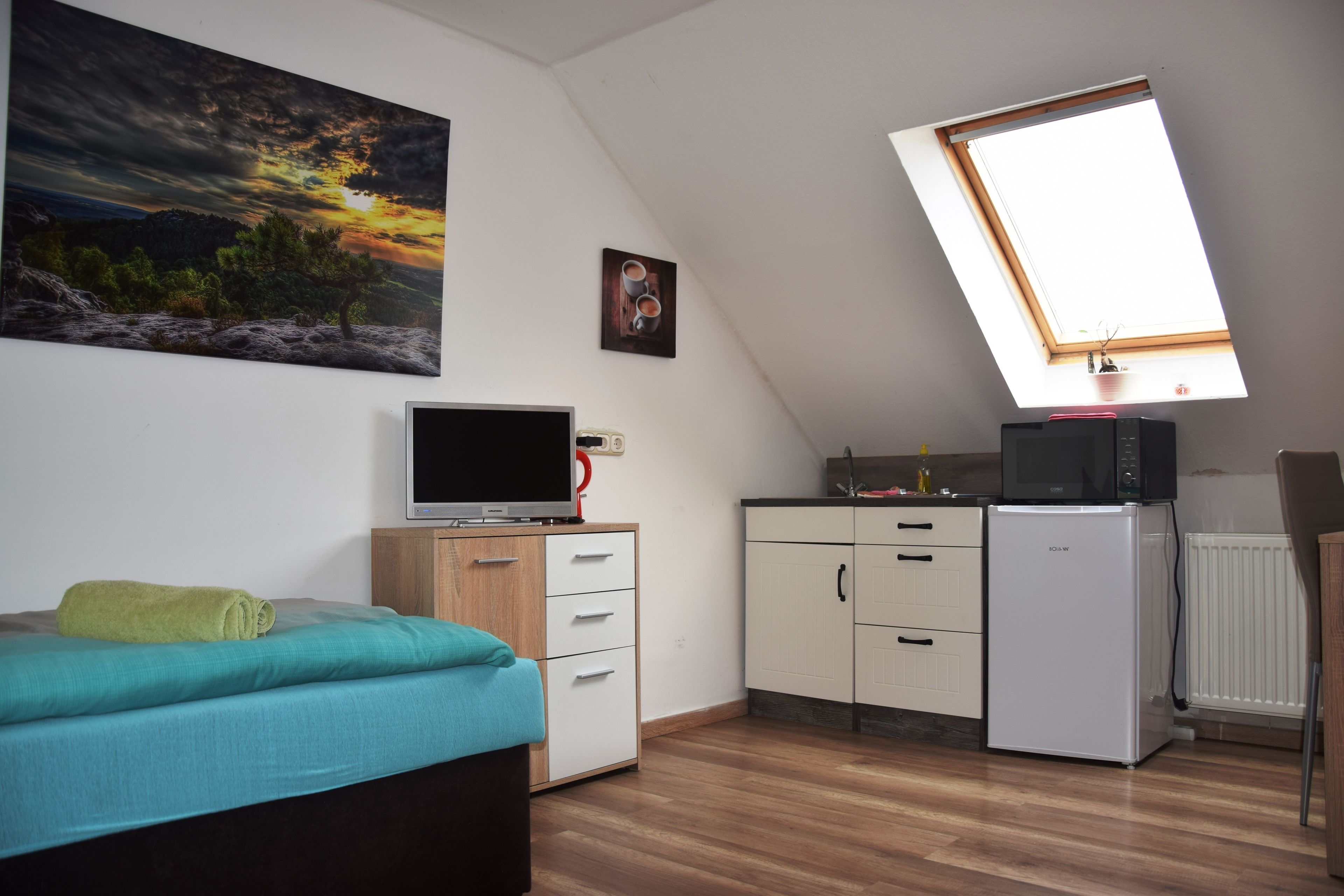 Basic Single Room, 1 Single Bed, Non Smoking, Kitchenette | Cots/infant beds, rollaway beds, free WiFi, bed sheets