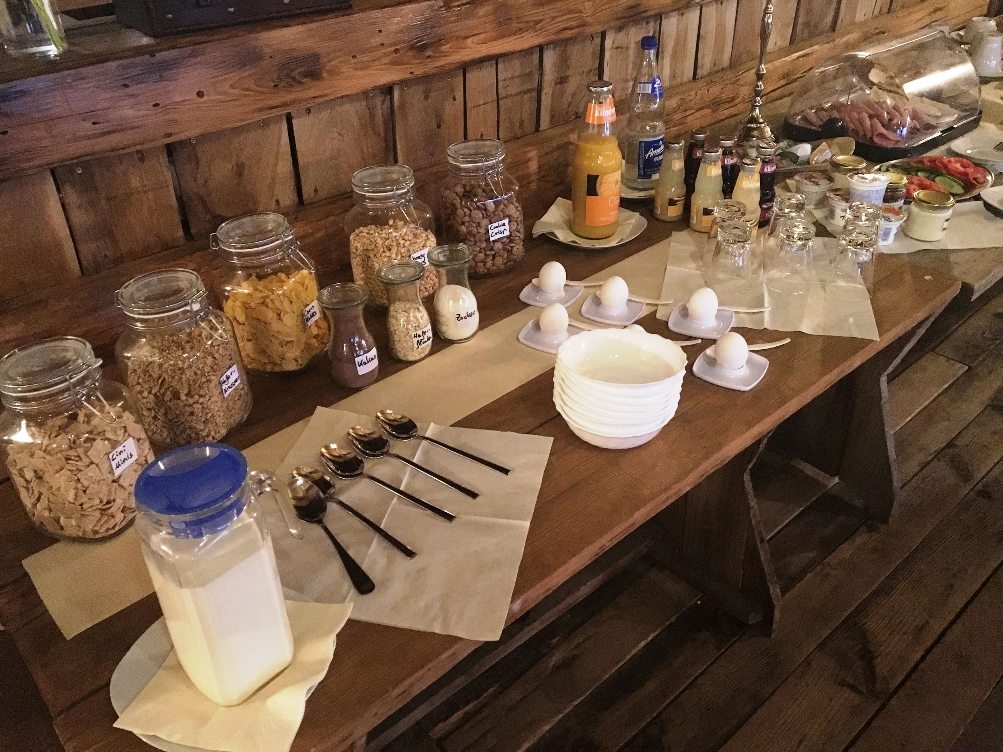 Daily continental breakfast (EUR 11 per person)