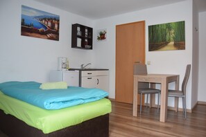 Basic Double Room, 1 Double Bed, Non Smoking | Cots/infant beds, rollaway beds, free WiFi, bed sheets - Ferienresort Texas MV (Kirch Jesar)