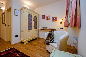 Deluxe Studio, Kitchenette, Ground Floor | Desk, free WiFi