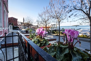 Studio Deluks, balkon, menghadap laut | Pemandangan dari kamar