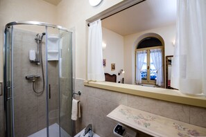 Deluxe Studio, Balcony, Sea Facing | Bathroom | Shower, free toiletries, hair dryer, bidet - Studios Antica Porta Sul Mar (Rovinj)