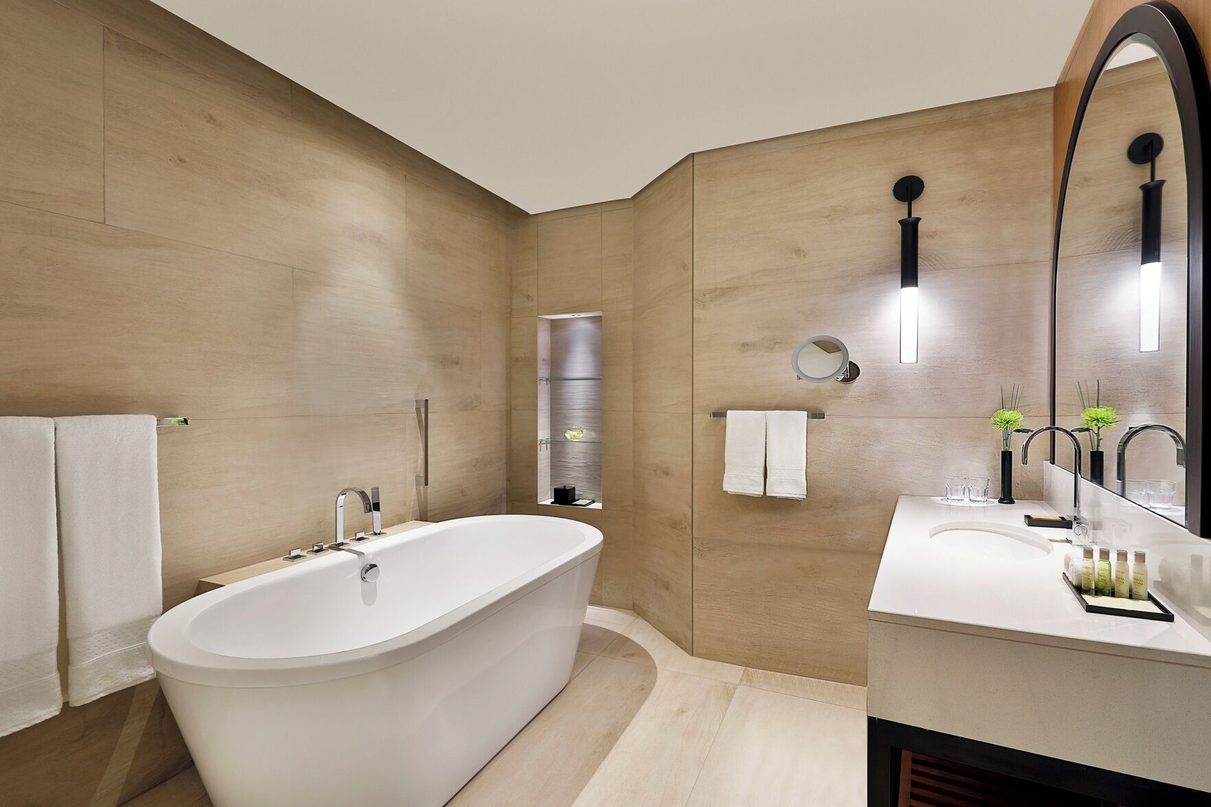 Bathroom | Separate bathtub and shower, deep-soaking bathtub, rainfall showerhead