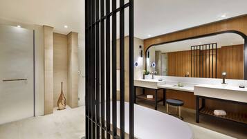 Separate tub and shower, deep soaking tub, rainfall showerhead