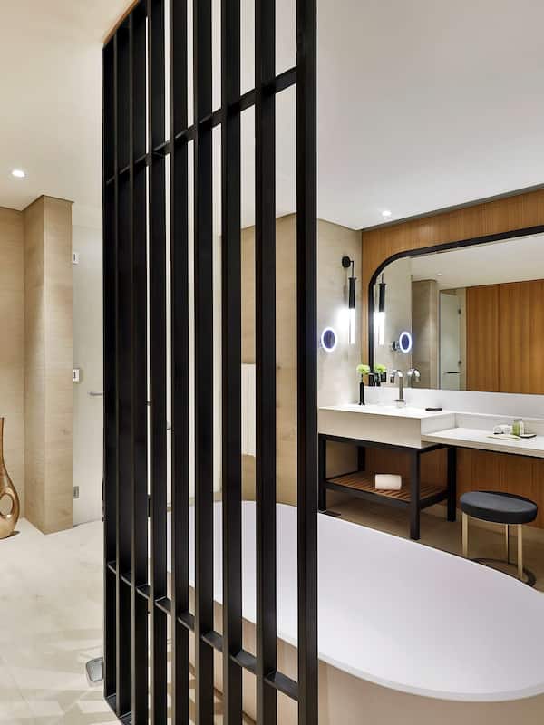Separate tub and shower, deep soaking tub, rainfall showerhead