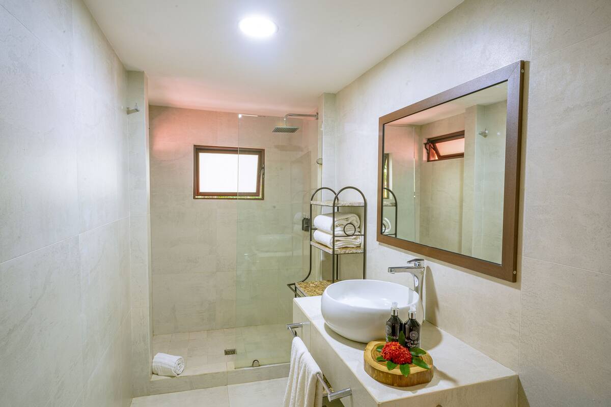 signature cabin, 3 bedrooms, poolside | bathroom | shower, free toiletries, hair dryer, towels
