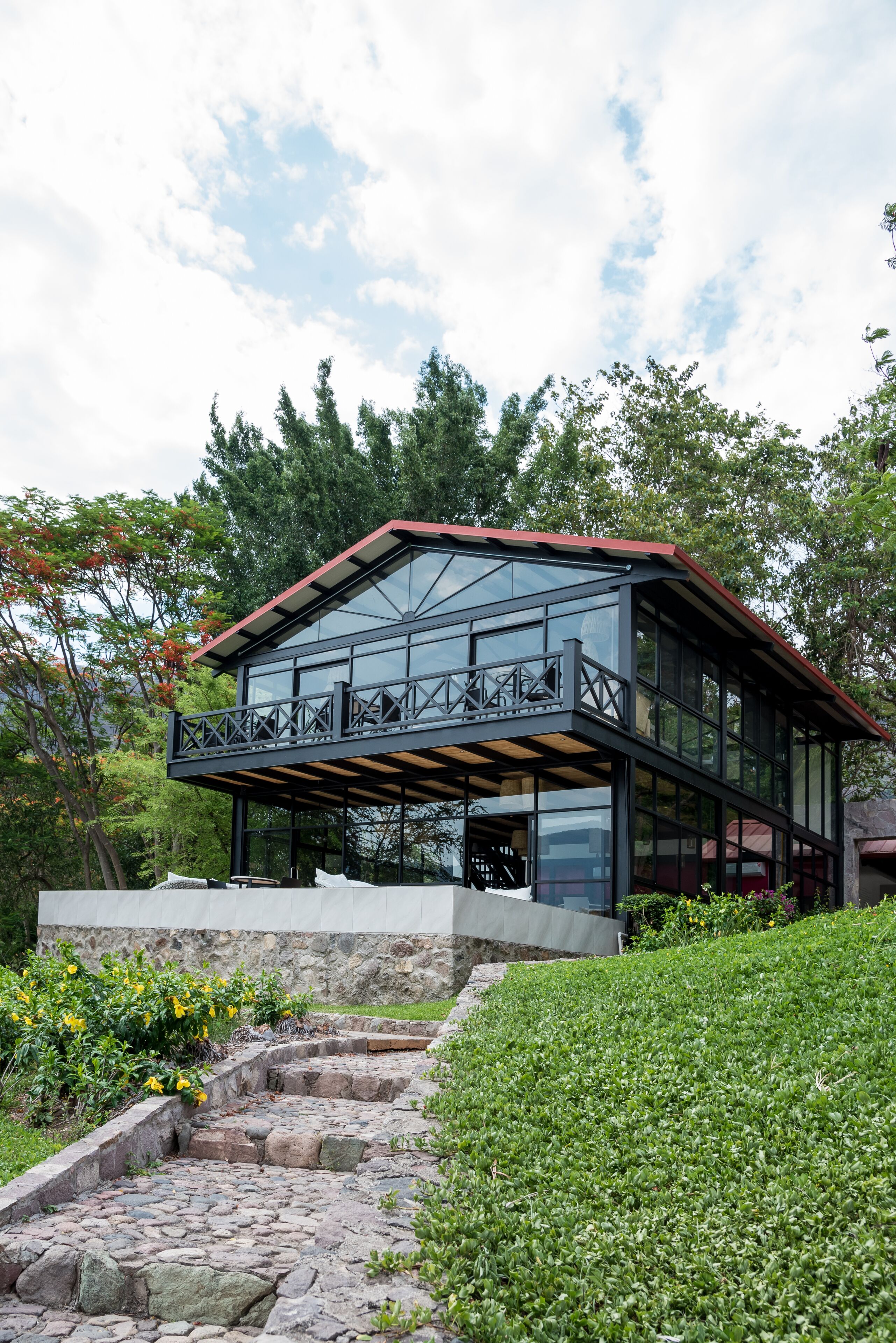 Se sirven desayunos, comidas, cenas y cocina regional 