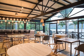 Bar (in der Unterkunft)