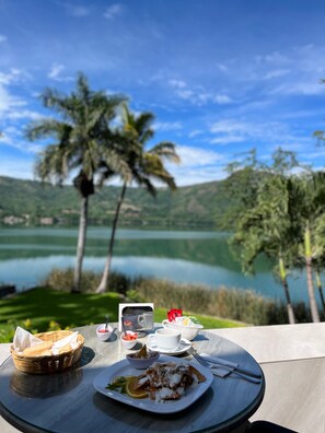 Desayuno completo incluido todos los días