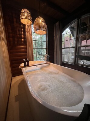 Honeymoon Room, 1 King Bed | Bed sheets
