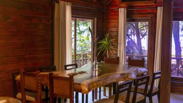 Signature-FerienhĂŒtte, 3Â Schlafzimmer, Poolseite | Ausblick vom Zimmer