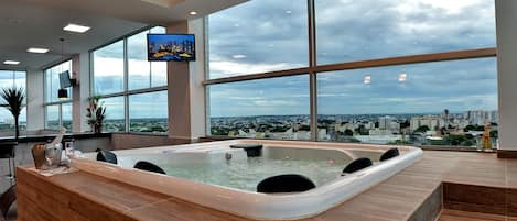 Indoor spa tub