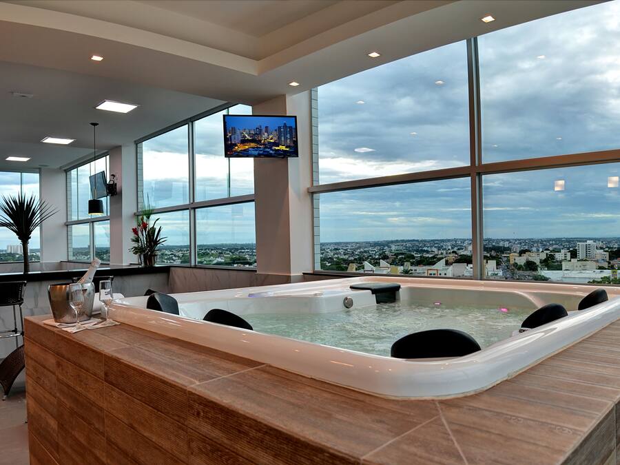 Indoor spa tub