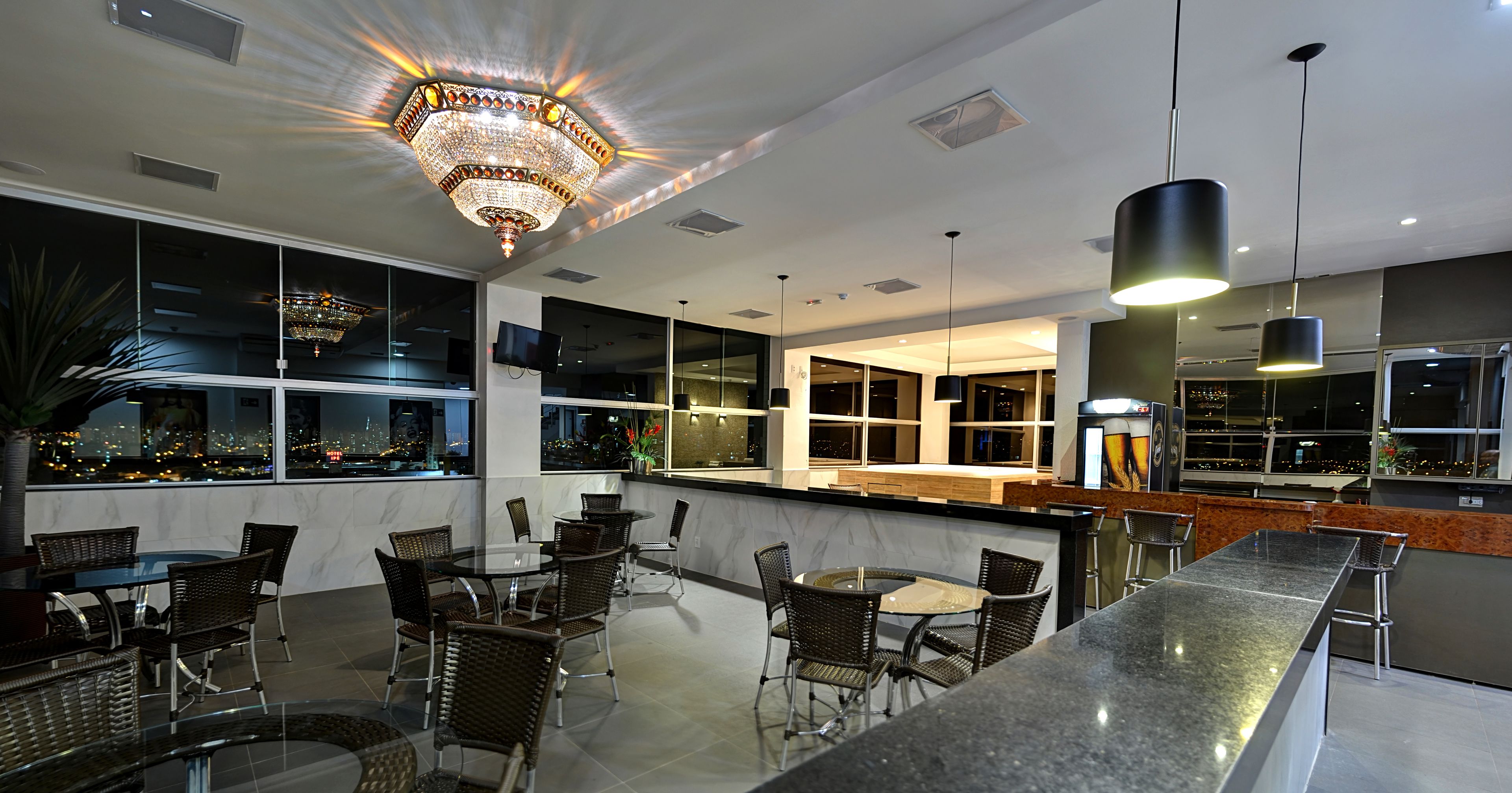 Bar (trong khuôn viên)