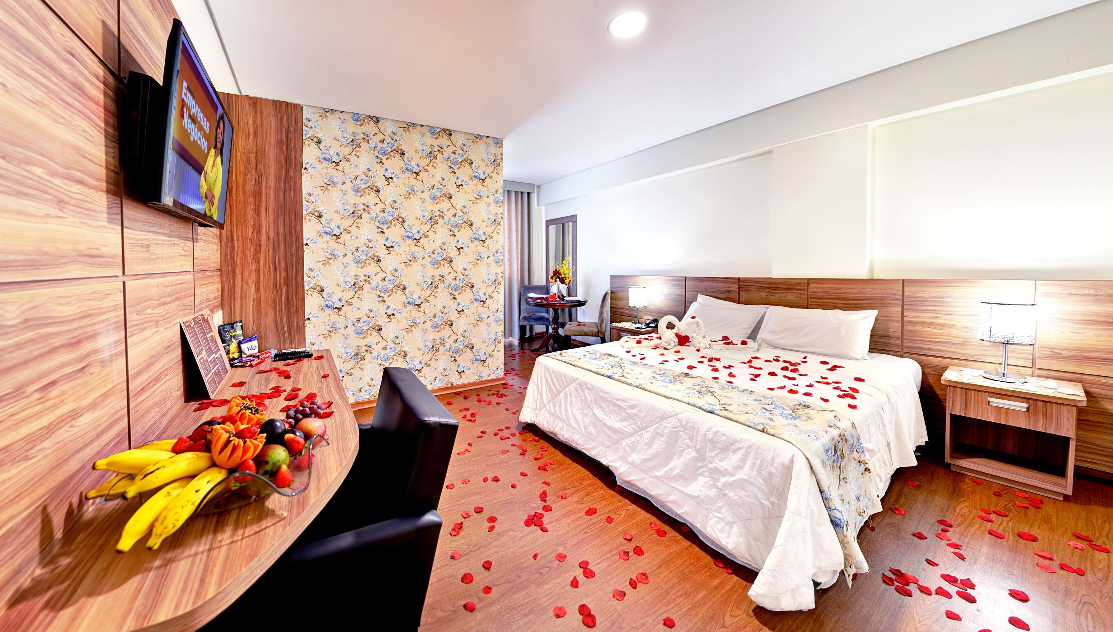 grand double or twin room | minibar, desk, laptop workspace, blackout curtains