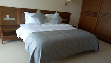 Suite, Raucher, Meerblick | Hochwertige Bettwaren, Minibar, Zimmersafe, Schreibtisch