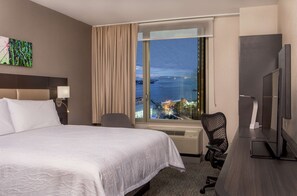 Hypo-allergenic bedding, in-room safe, desk, laptop workspace - Hilton Garden Inn NYC Financial Center/Manhattan Downtown (New York)