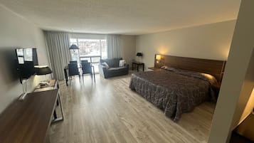 Deluxe-rum | Arbetsyta för laptop, strykjärn/strykbräda, gratis wi-fi och sängkläder