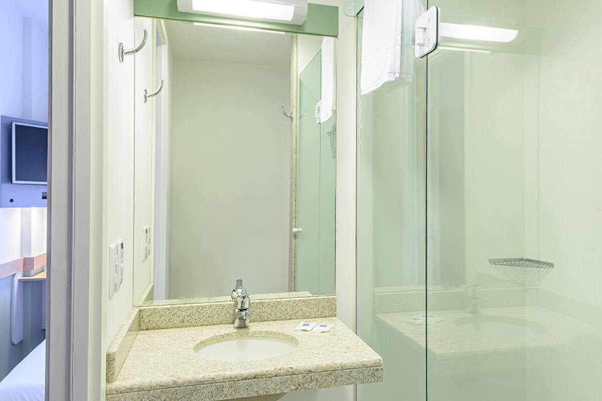 desk, blackout curtains, soundproofing, free wifi