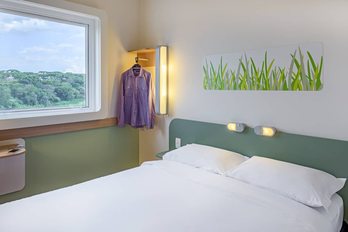 Apartamento estándar, 1 cama doble | Escritorio, cortinas opacas, sistema de insonorización y wifi gratis