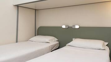 Standard Triple Room, 3 Twin Beds | Desk, blackout drapes, soundproofing, free WiFi