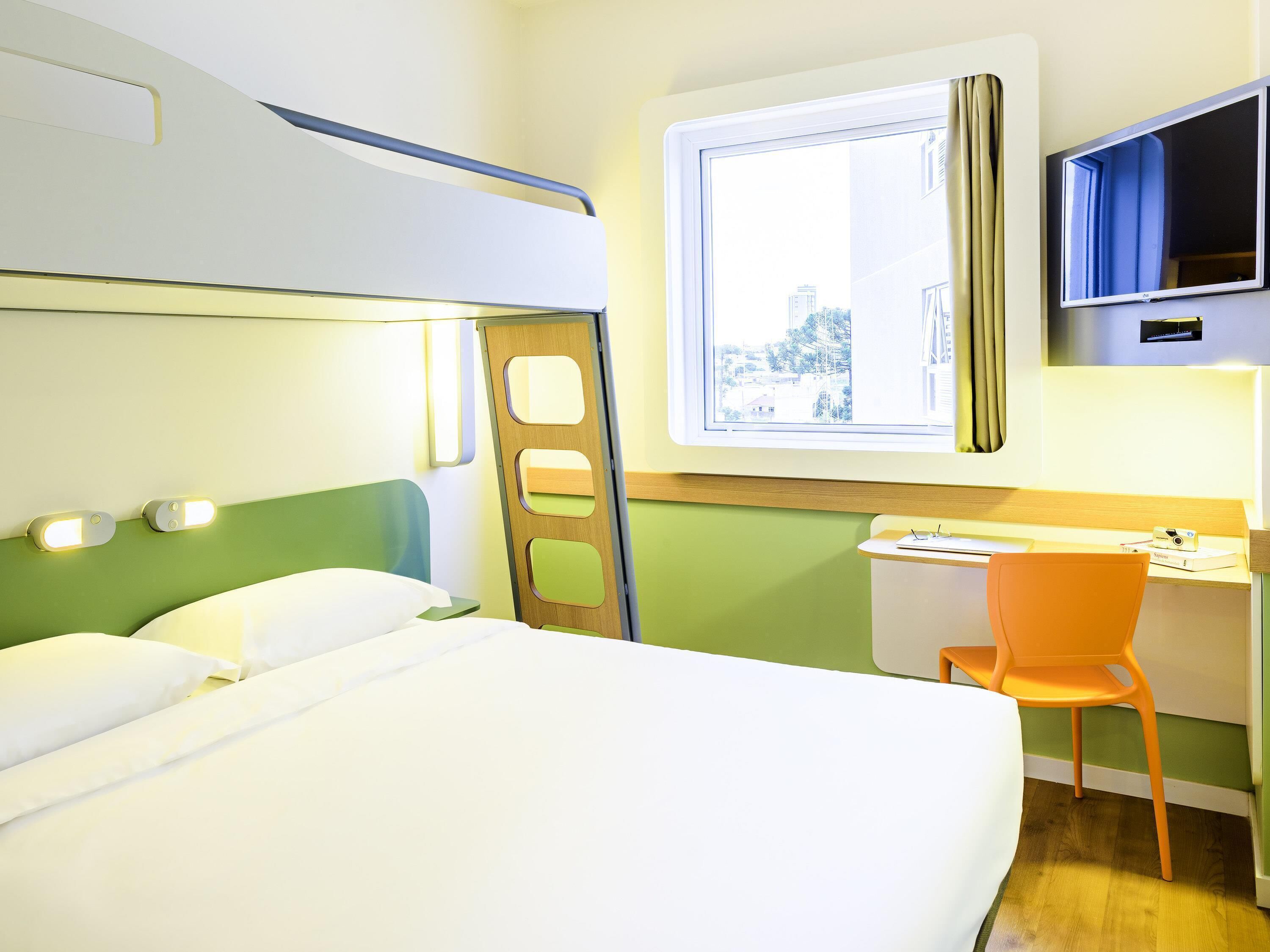 Standaard appartement, 1 tweepersoonsbed | Een bureau, verduisterende gordijnen, geluiddichte muren, gratis wifi
