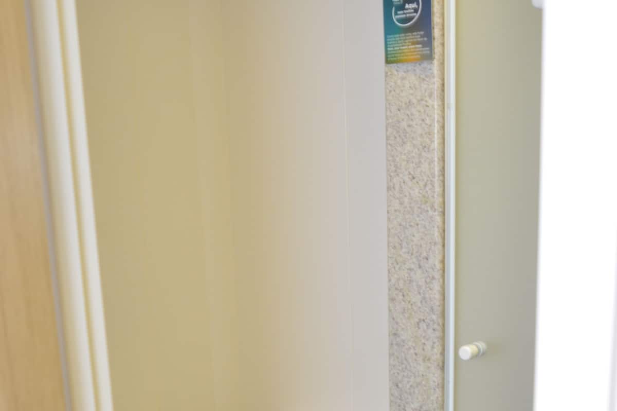 desk, blackout curtains, soundproofing, free wifi