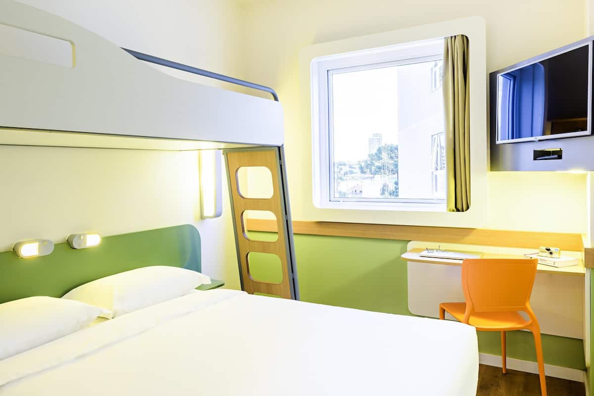 Standard Apartment, 1 Double Bed | Desk, blackout drapes, soundproofing, free WiFi