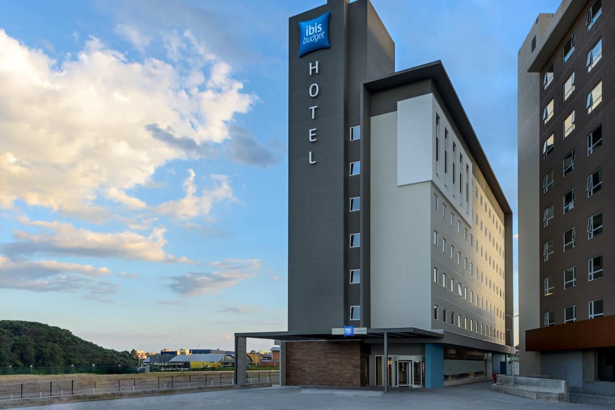 Skrivbord, mörkläggningsgardiner, ljudisolering och gratis wi-fi