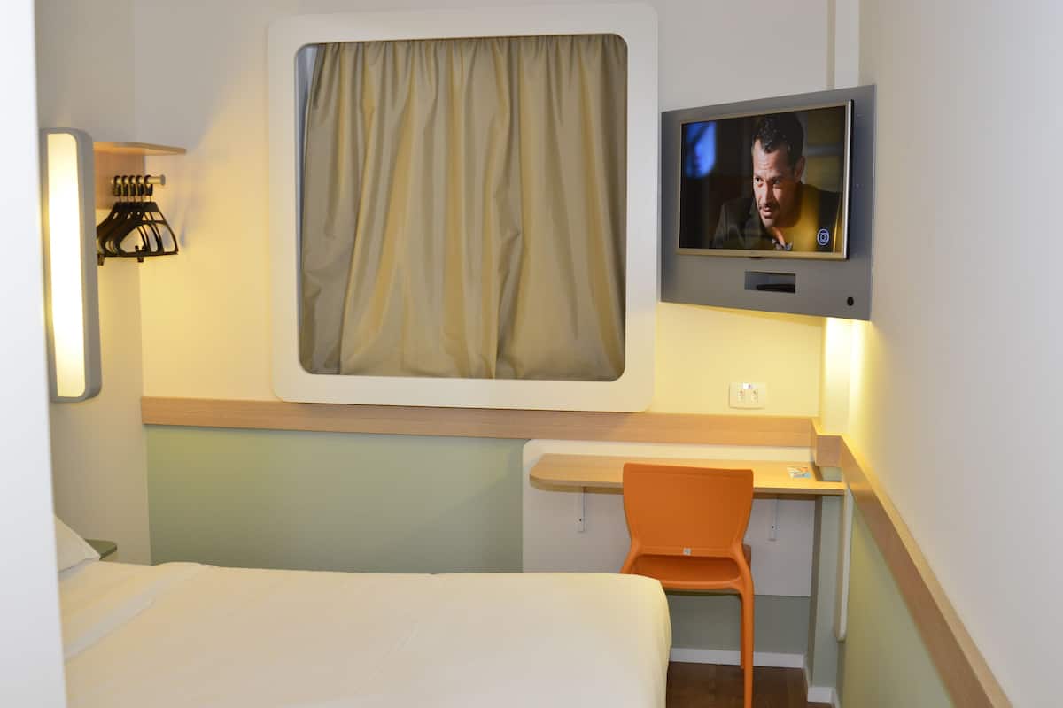 standard apartment, 1 double bed | desk, blackout curtains, soundproofing, free wifi