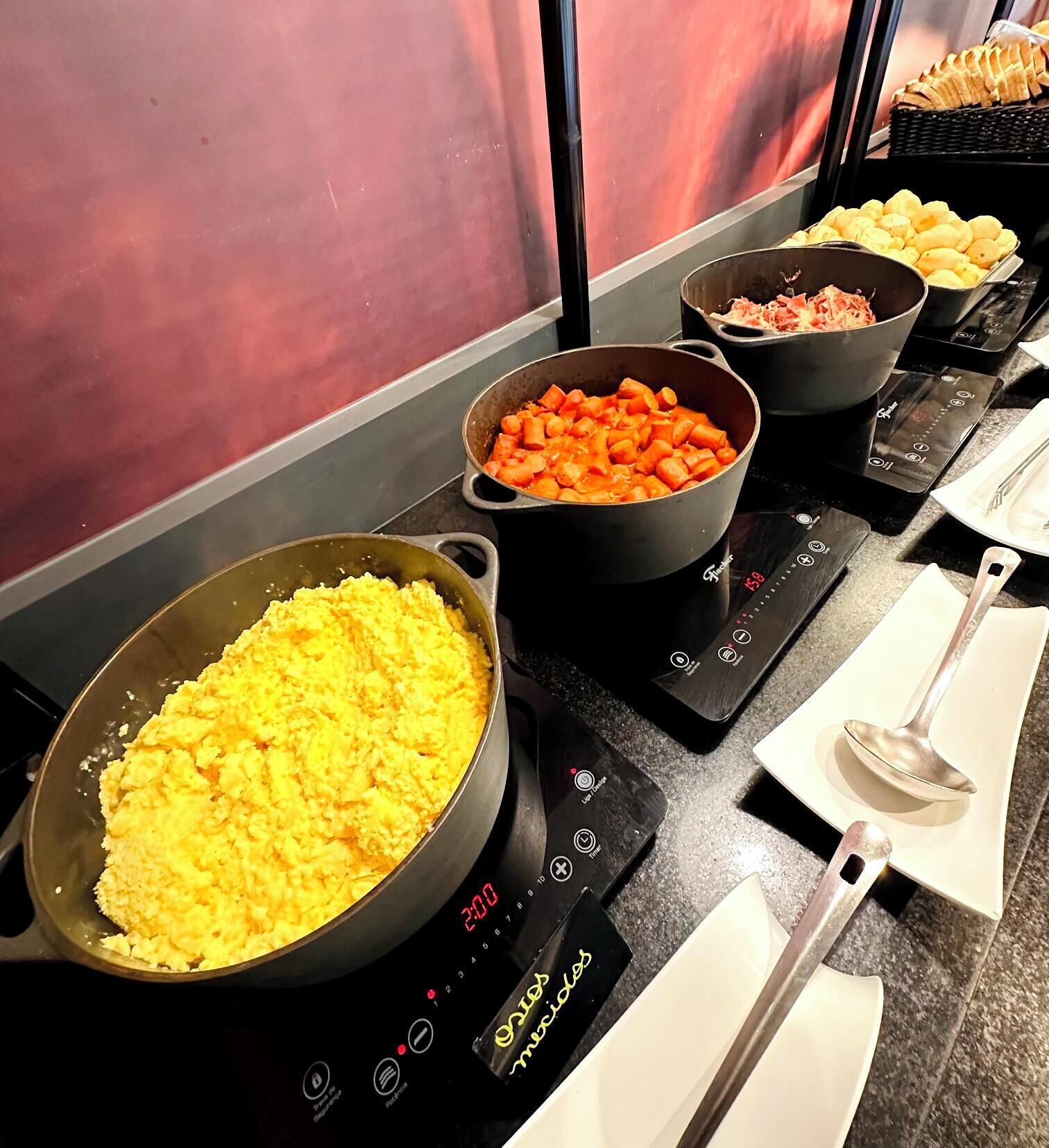daily buffet breakfast (brl 53 per person)